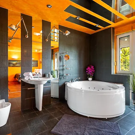 Urban House Jacuzzi, Sauna, Taras & Grill ! No Parties * Varsovie