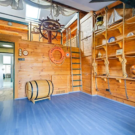 Urban House Jacuzzi, Sauna, Taras & Grill ! No Parties Villa