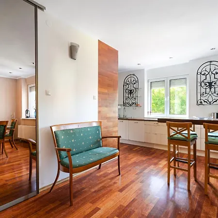 Urban House Jacuzzi, Sauna, Taras & Grill ! No Parties * Varsovie