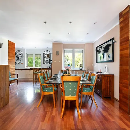 Urban House Jacuzzi, Sauna, Taras & Grill ! No Parties *