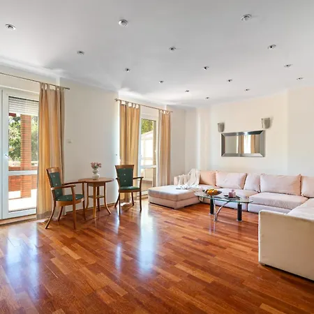Urban House Jacuzzi, 2 Sauny, Taras & Grill *