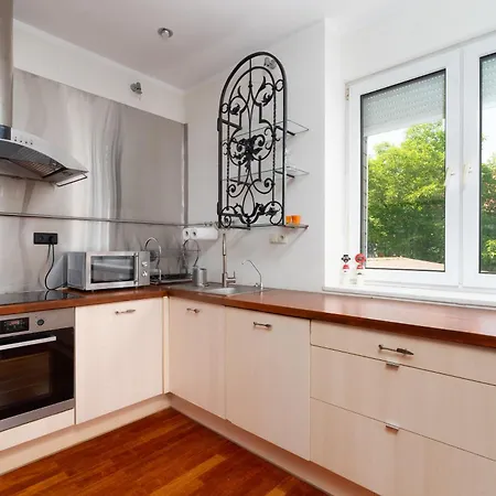 Urban House Jacuzzi, Sauna, Taras & Grill ! No Parties