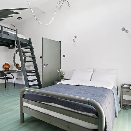 Urban House Jacuzzi, Sauna, Taras & Grill ! No Parties Varşova