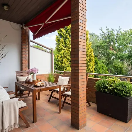 Urban House Jacuzzi, Sauna, Taras & Grill ! No Parties Warschau