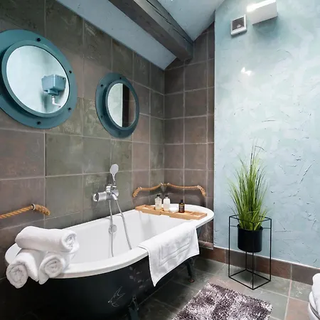 Urban House Jacuzzi, Sauna, Taras & Grill ! No Parties * Warschau