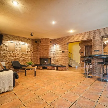 Urban House Jacuzzi, Sauna, Taras & Grill ! No Parties Villa *