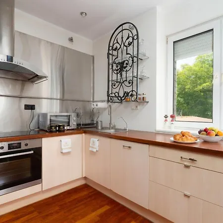 Urban House Jacuzzi, Sauna, Taras & Grill ! No Parties Villa *