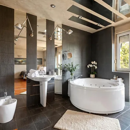 Urban House Jacuzzi, Sauna, Taras & Grill ! No Parties