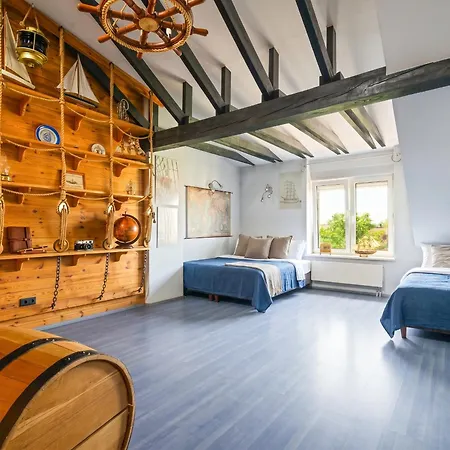 Villa Urban House Jacuzzi, Sauna, Taras & Grill ! No Parties Warschau