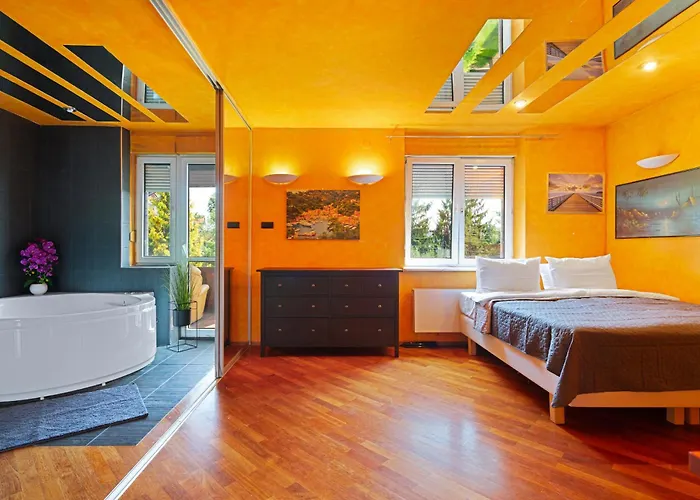 Villa Urban House Jacuzzi, Sauna, Taras & Grill ! No Parties Warschau