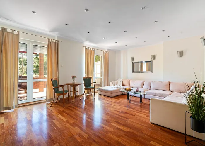 Urban House Jacuzzi, Sauna, Taras & Grill ! No Parties *