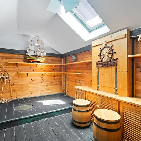 Urban House Jacuzzi, Sauna, Taras & Grill ! No Parties * 바르샤바